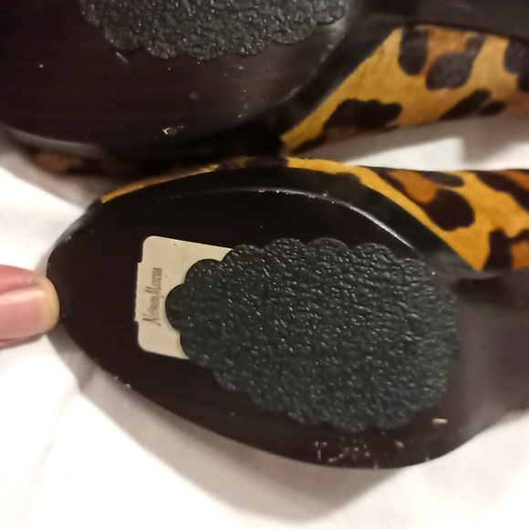 Woman's Stuart Weitzman Cheetah Print Heels Sz:7M - Picture 5 of 8